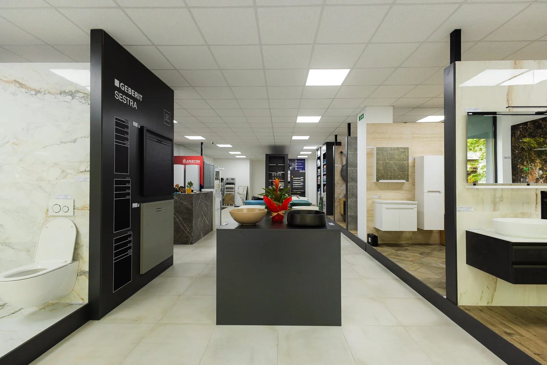 Dom Design salon u Zrenjaninu — enterijer i postavka kupatila, prizor 06