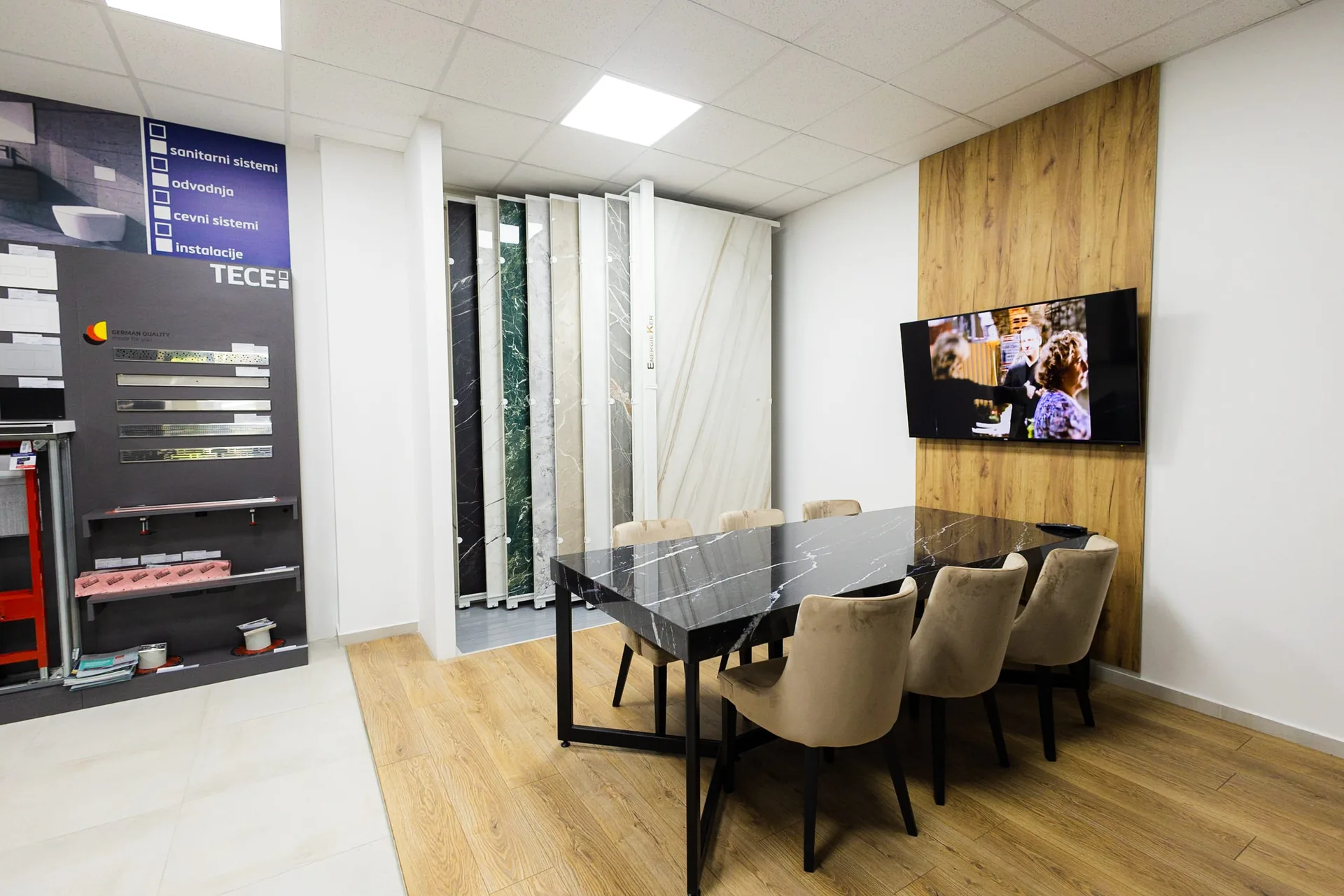 Dom Design salon u Zrenjaninu — enterijer i postavka kupatila, prizor 13