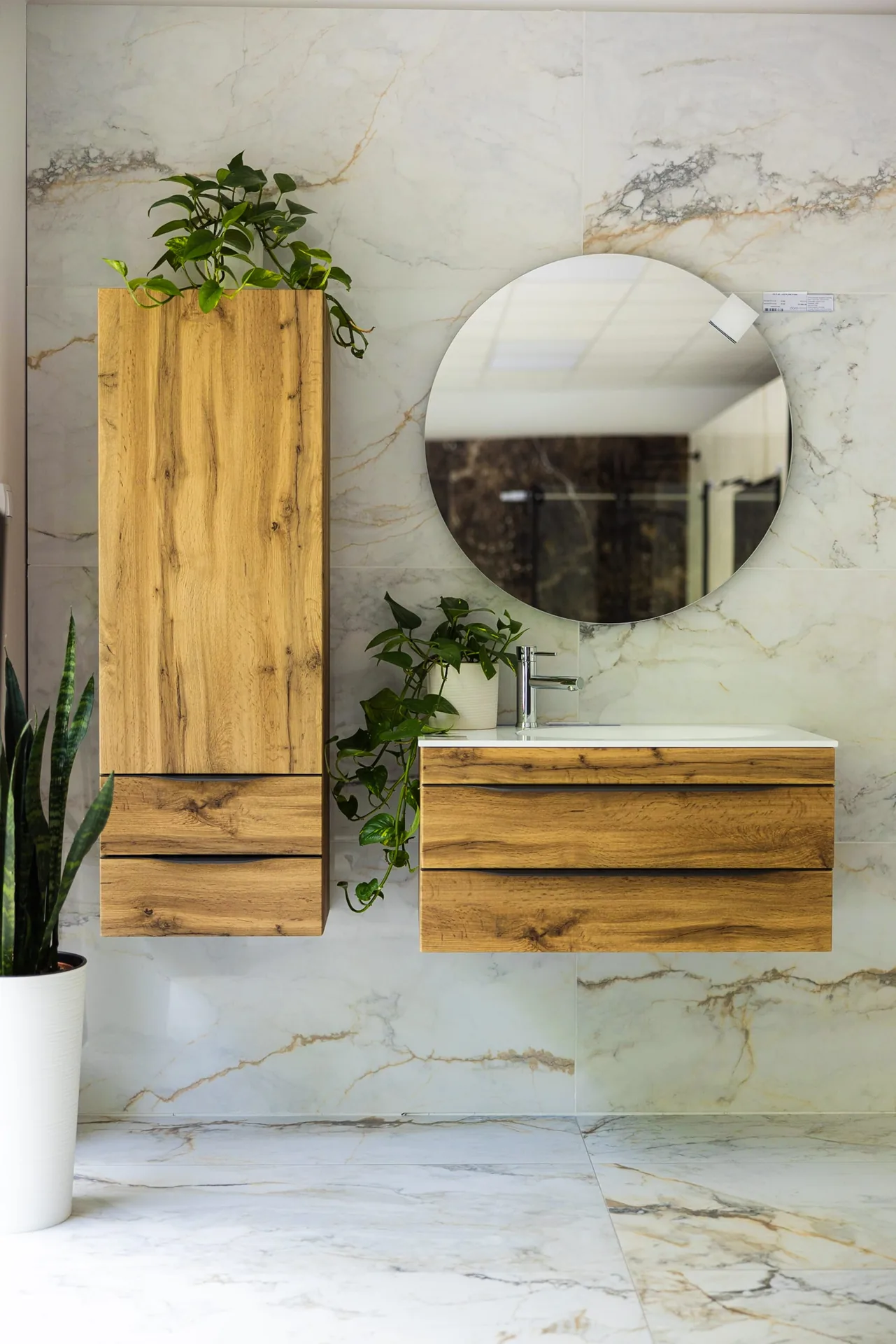 Dom Design salon u Zrenjaninu — enterijer i postavka kupatila, prizor 18