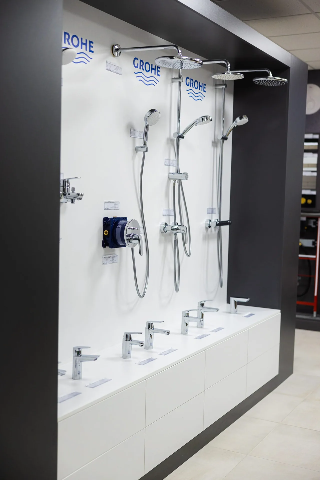 Dom Design salon u Zrenjaninu — enterijer i postavka kupatila, prizor 36
