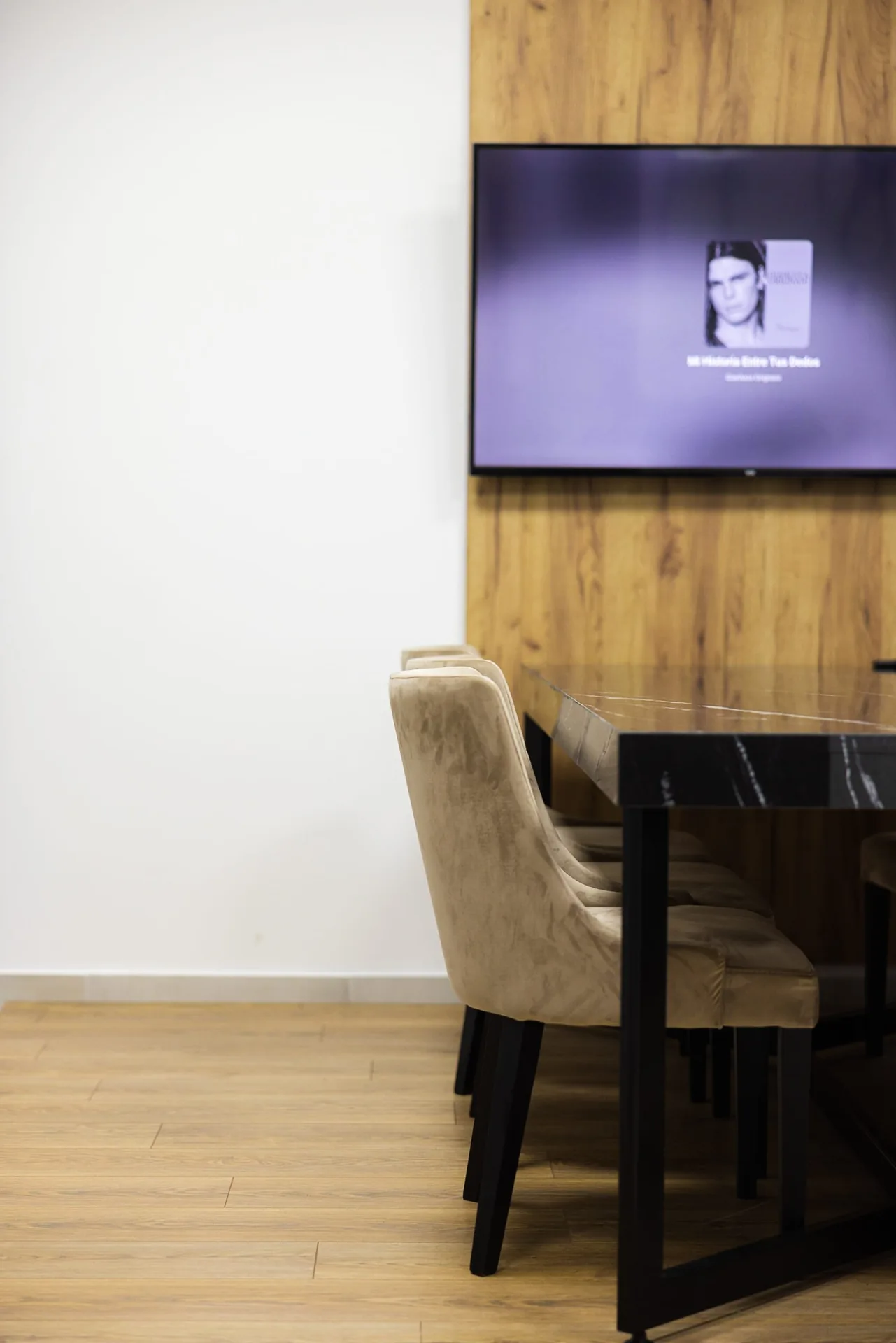 Dom Design salon u Zrenjaninu — enterijer i postavka kupatila, prizor 43