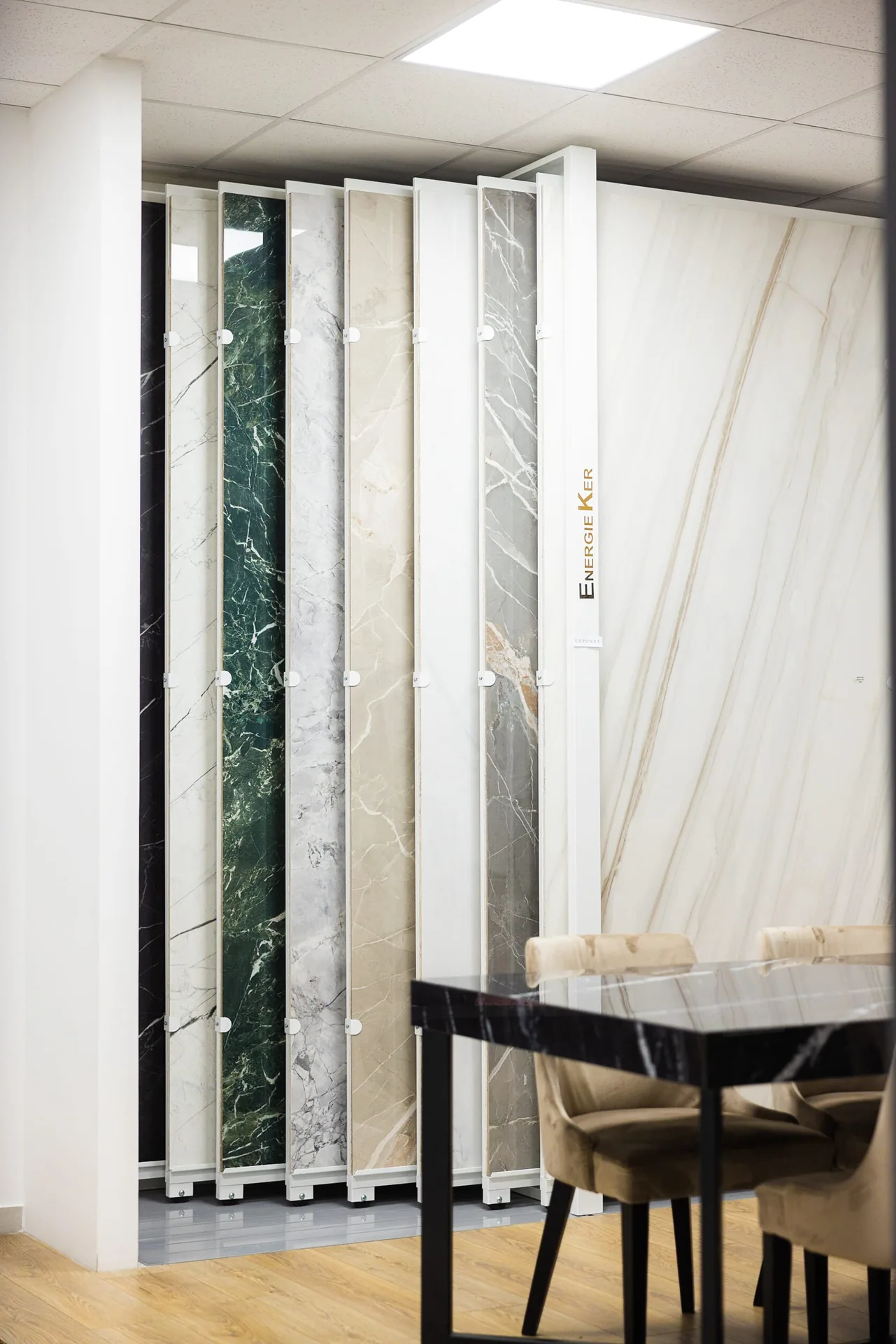 Dom Design salon u Zrenjaninu — enterijer i postavka kupatila, prizor 44